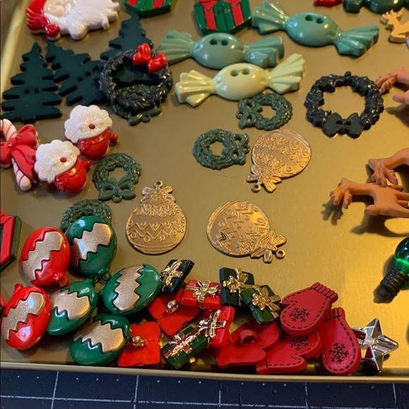 Festive Holiday Button Collection - Picture 6 of 10